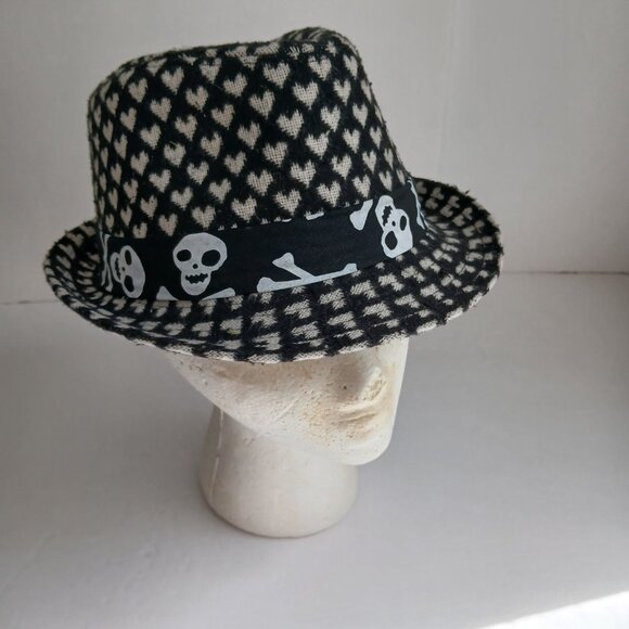 White Hearts on Black Wool Porkpie Hat with Skull Band NWT  ~ Very Cute! - Picture 4 of 7